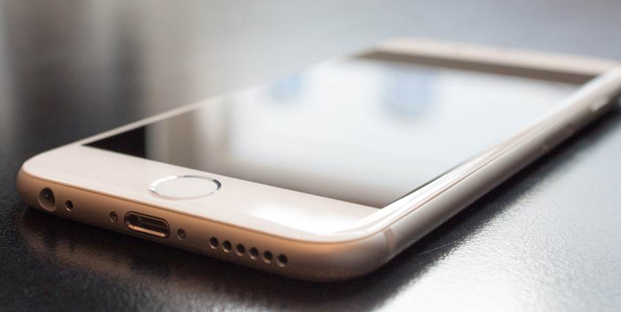 A close up of a cell phone

Description automatically generated