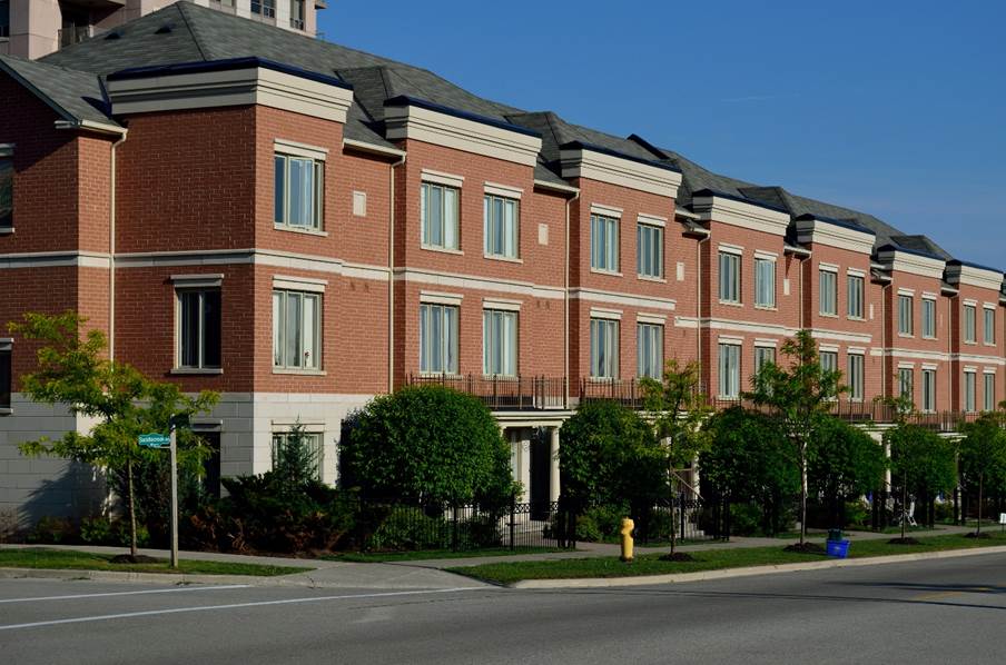 A building with many windows

AI-generated content may be incorrect.