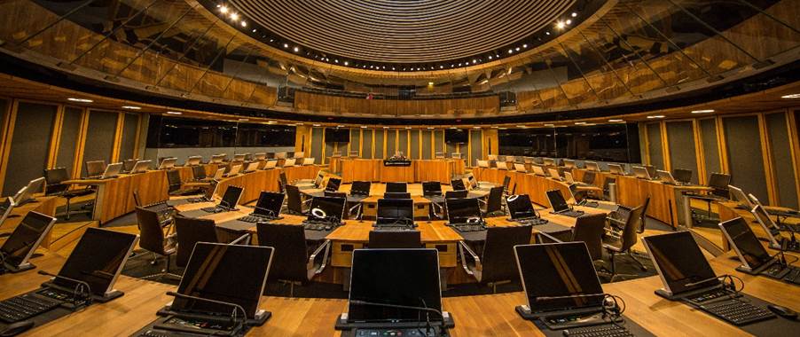 A room with a large round ceiling and a large room with computers

Description automatically generated with medium confidence