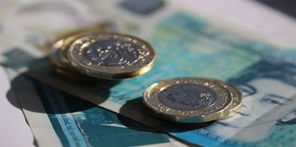 A close up of coins

Description automatically generated